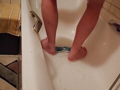 Total_Pig washes in the tub and shows off his cock and ass