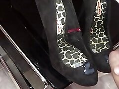 Cuming on black sexy heel tally