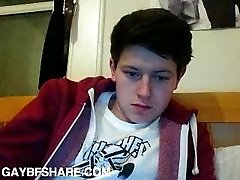 Young twink shows his asshole to webcam