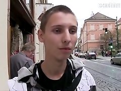 Hooking up a twink for quick blowjob on the street