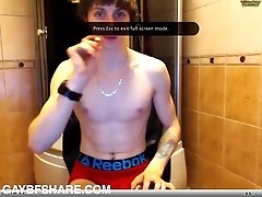 Twink shows off his boxers and muscles on webcam